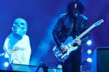 Jack White si esibisce a sorpresa con Nick Valensi degli Strokes