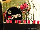 Strokes, il chitarrista Nick Valensi si ritira dal tour 2026