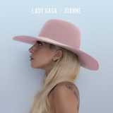 Olimpiadi 2024: l'esibizione di Lady Gaga, vestita di piume rosa